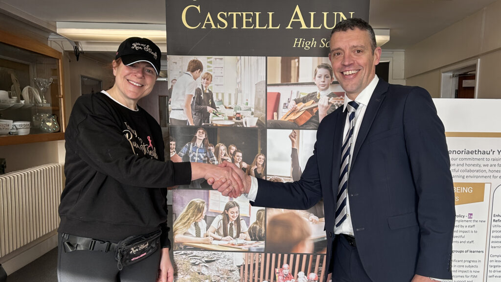 Social media image of the Headteacher meeting Helen Ryvar, a parent who achieved a new world record for running 1,000 consecutive half marathons (28/01/25)